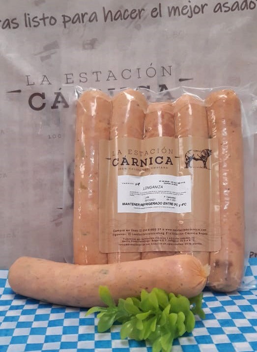 Paquete de Longaniza por 400 gramos, color naranja claro empacado al vacío
